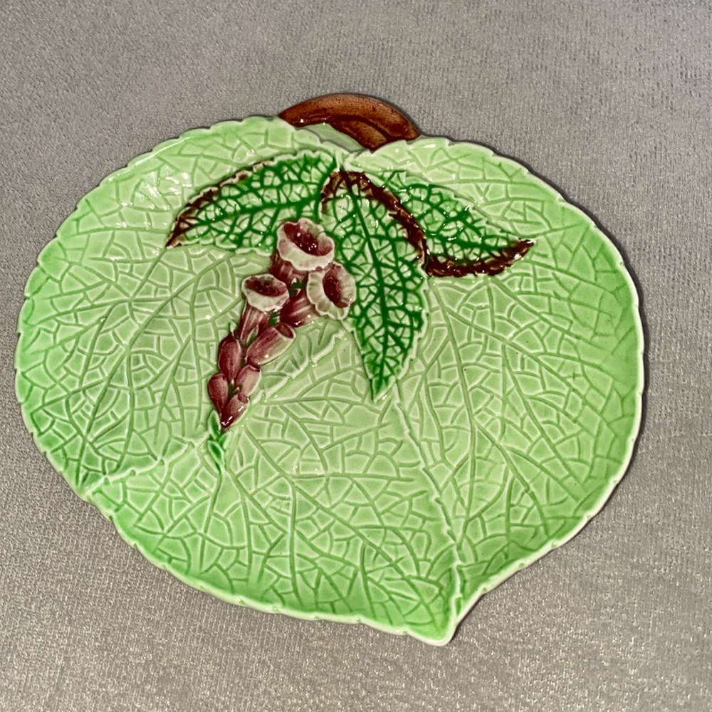 Carlton Ware Green Foxglove leaf dish (small)